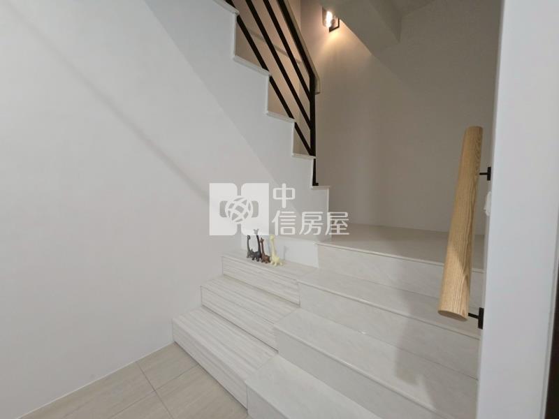 岡山精華地段整新自有車庫靜巷透天房屋室內格局與周邊環境