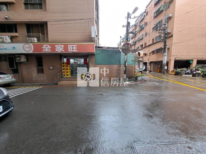 近健保局三角窗金店面房屋室內格局與周邊環境