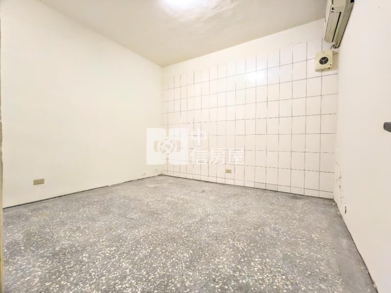 太平大面寬建地.未保登9房大透天.可停5台車.有鑰匙.歡迎參觀房屋室內格局與周邊環境