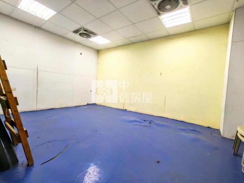 太平大面寬建地.未保登9房大透天.可停5台車.有鑰匙.歡迎參觀房屋室內格局與周邊環境