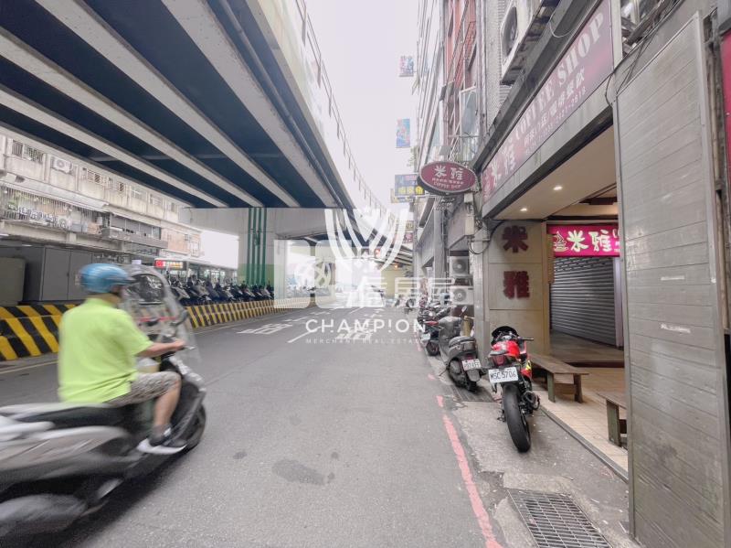 【冠軍】愛一路廟口金店面房屋室內格局與周邊環境