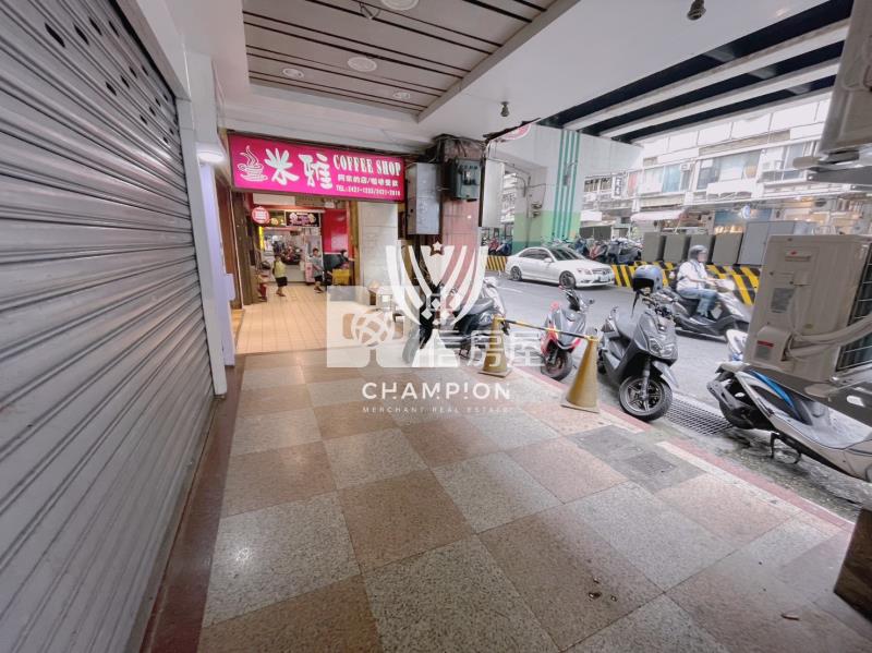 【冠軍】愛一路廟口金店面房屋室內格局與周邊環境