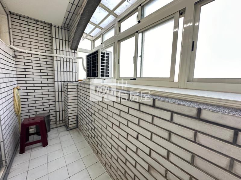 新屋市區無敵大三房+車位房屋室內格局與周邊環境
