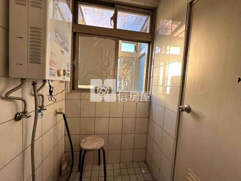 新屋市區無敵大三房+車位房屋室內格局與周邊環境