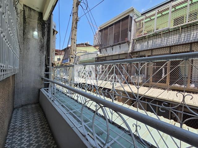 忠孝夜市商圈便宜透天房屋室內格局與周邊環境