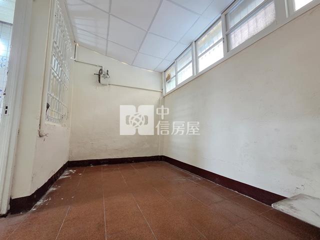 忠孝夜市商圈便宜透天房屋室內格局與周邊環境
