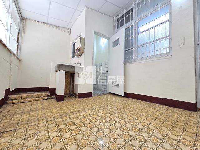 忠孝夜市商圈便宜透天房屋室內格局與周邊環境