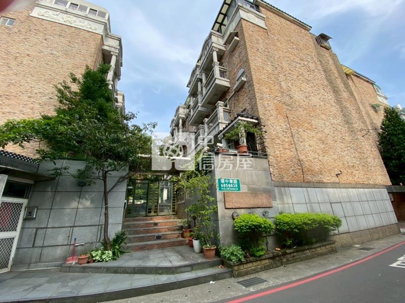 中壢體育園區美4房雙車位花園別墅房屋室內格局與周邊環境