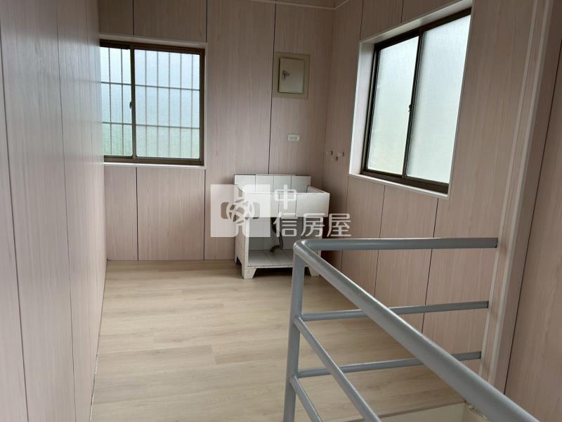 頭屋象山旁美透天房屋室內格局與周邊環境