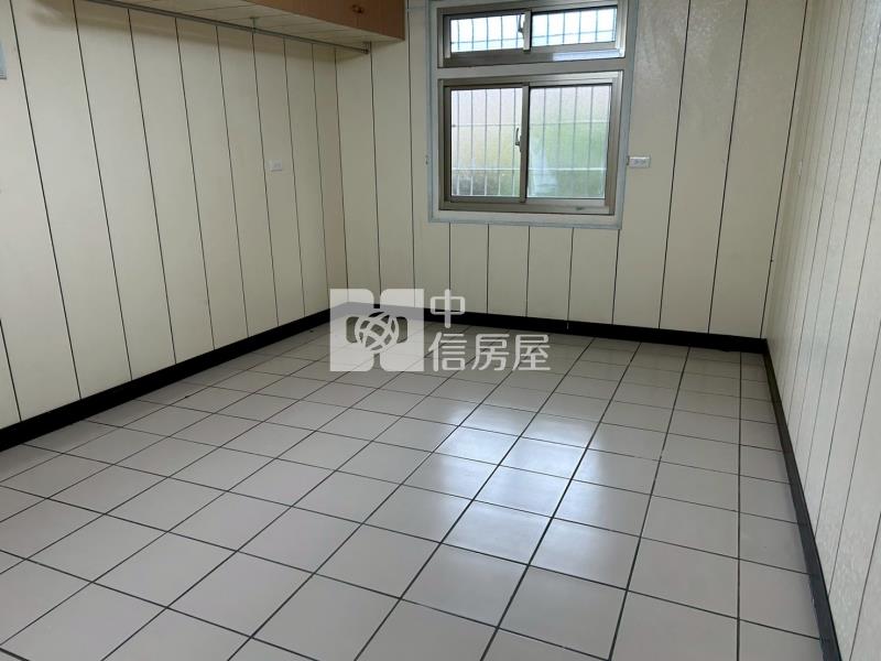 頭屋象山旁美透天房屋室內格局與周邊環境