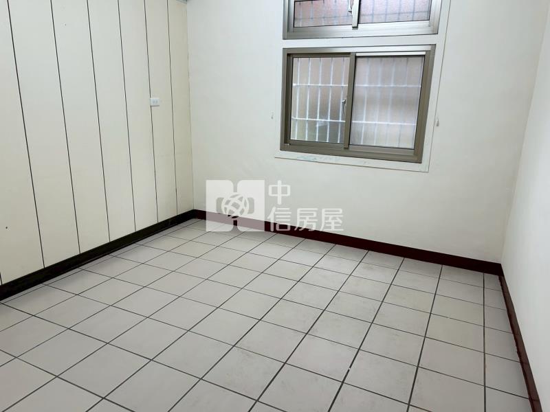 頭屋象山旁美透天房屋室內格局與周邊環境