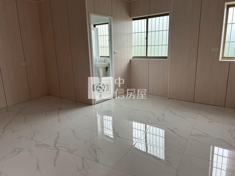 頭屋象山旁美透天房屋室內格局與周邊環境