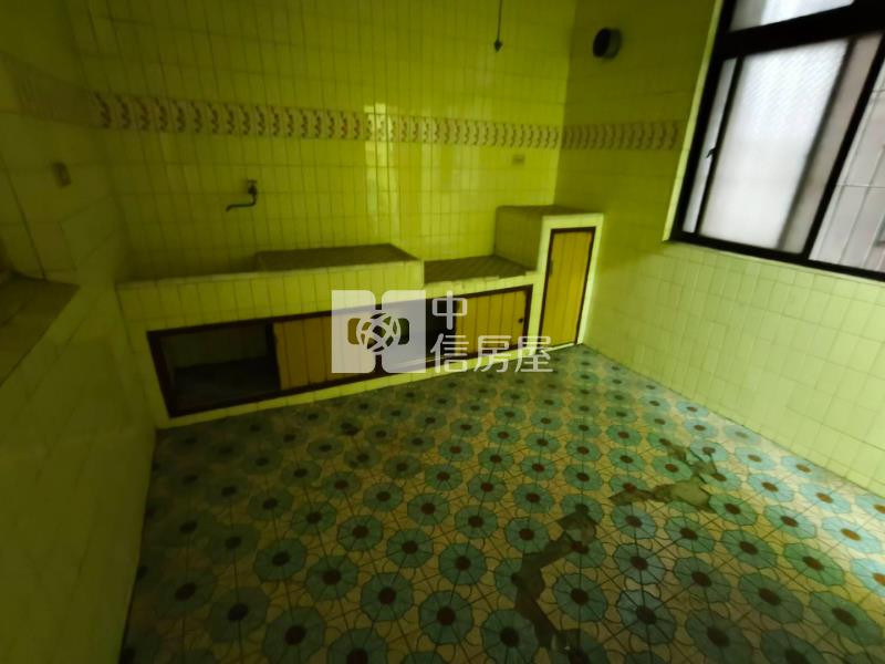 龍岡路大地坪透天房屋室內格局與周邊環境