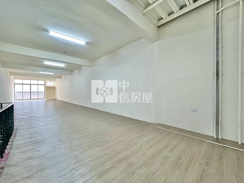 雙面臨路大坪數店住房屋室內格局與周邊環境