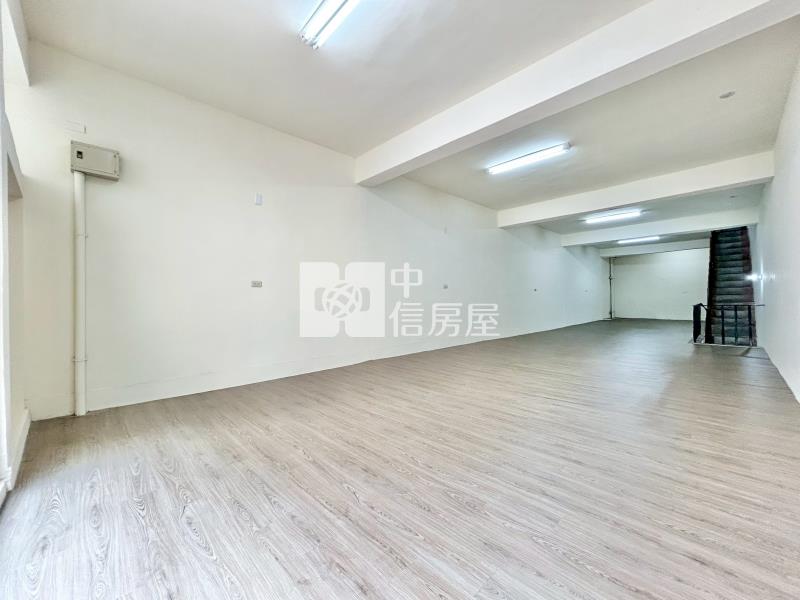 雙面臨路大坪數店住房屋室內格局與周邊環境