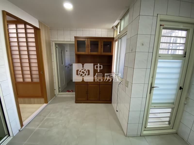 中山路近愛買低樓層公寓2房房屋室內格局與周邊環境