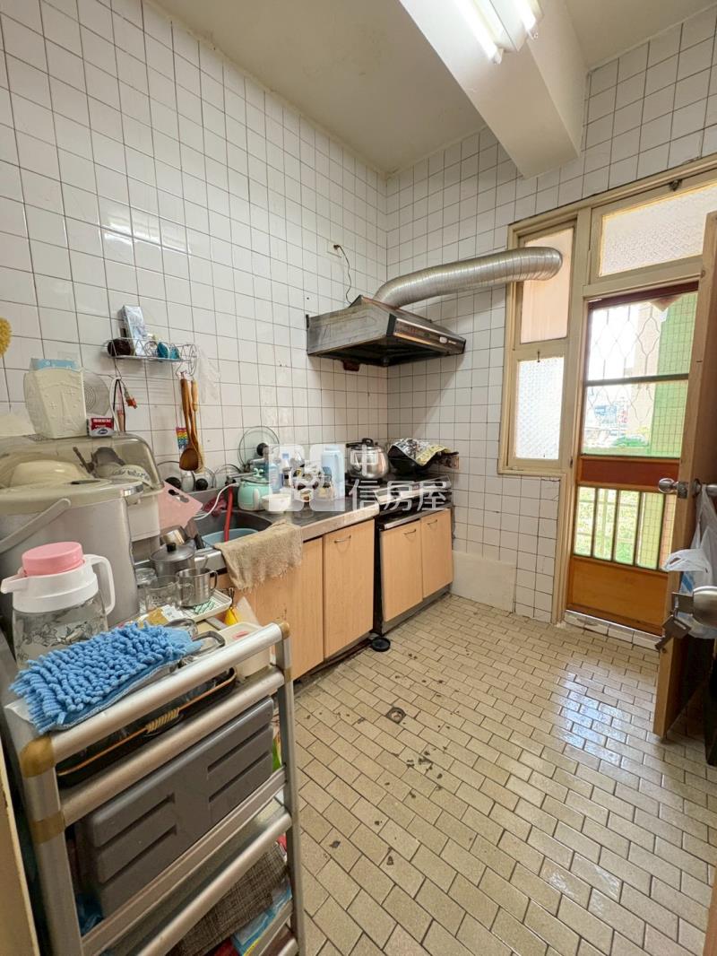 忠孝夜市旁邊間採光三樓美寓房屋室內格局與周邊環境
