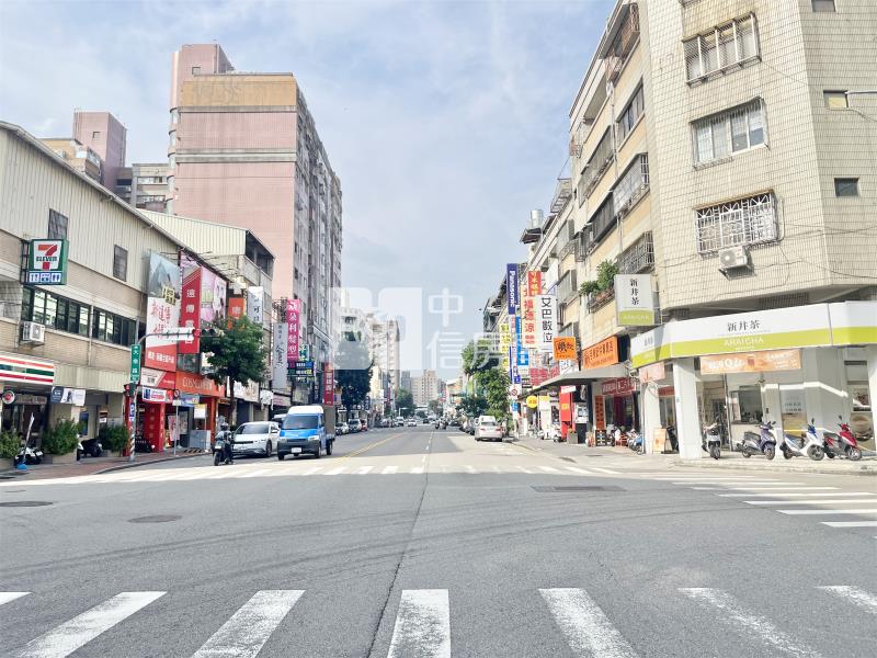 大墩商圈大面寬黃金角店房屋室內格局與周邊環境