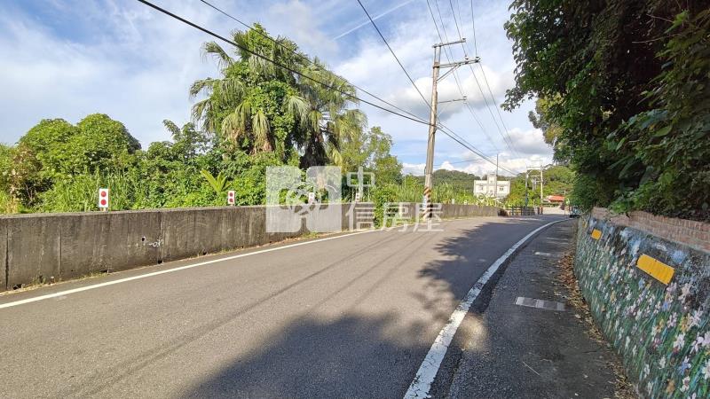 【安家】專任-造橋8米路旁大面寬美農地房屋室內格局與周邊環境
