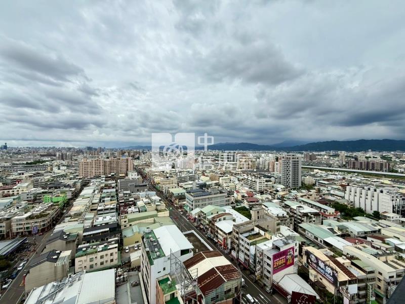 中興商圈1年屋美三房平車房屋室內格局與周邊環境