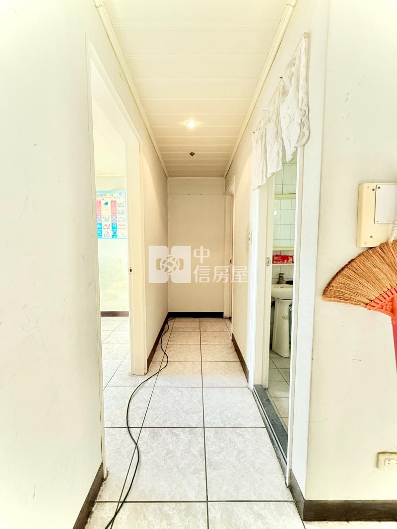 新光市場旁三房次頂樓視野戶,出價談房屋室內格局與周邊環境