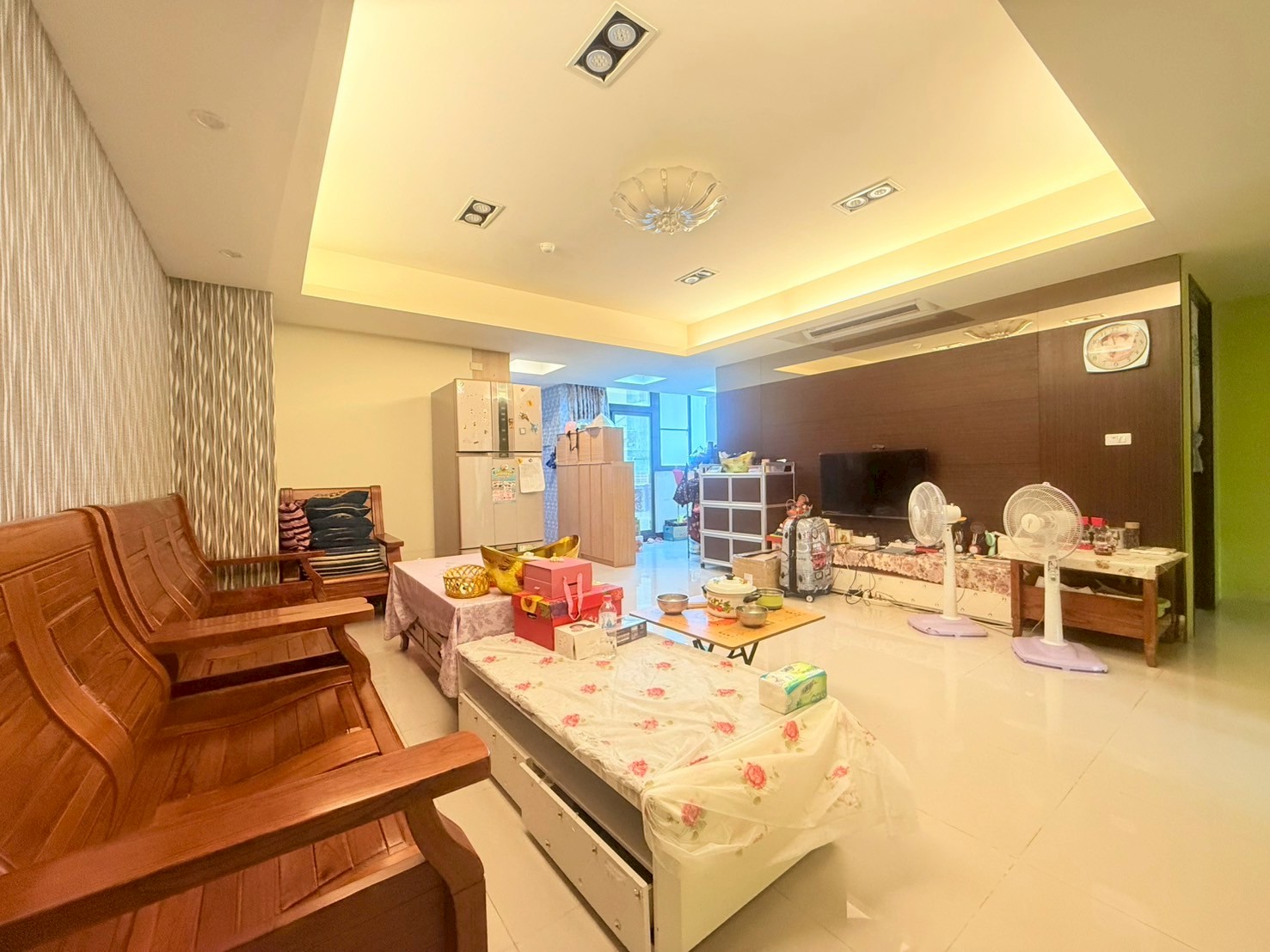 市區御寶3房平車華廈房屋室內格局與周邊環境