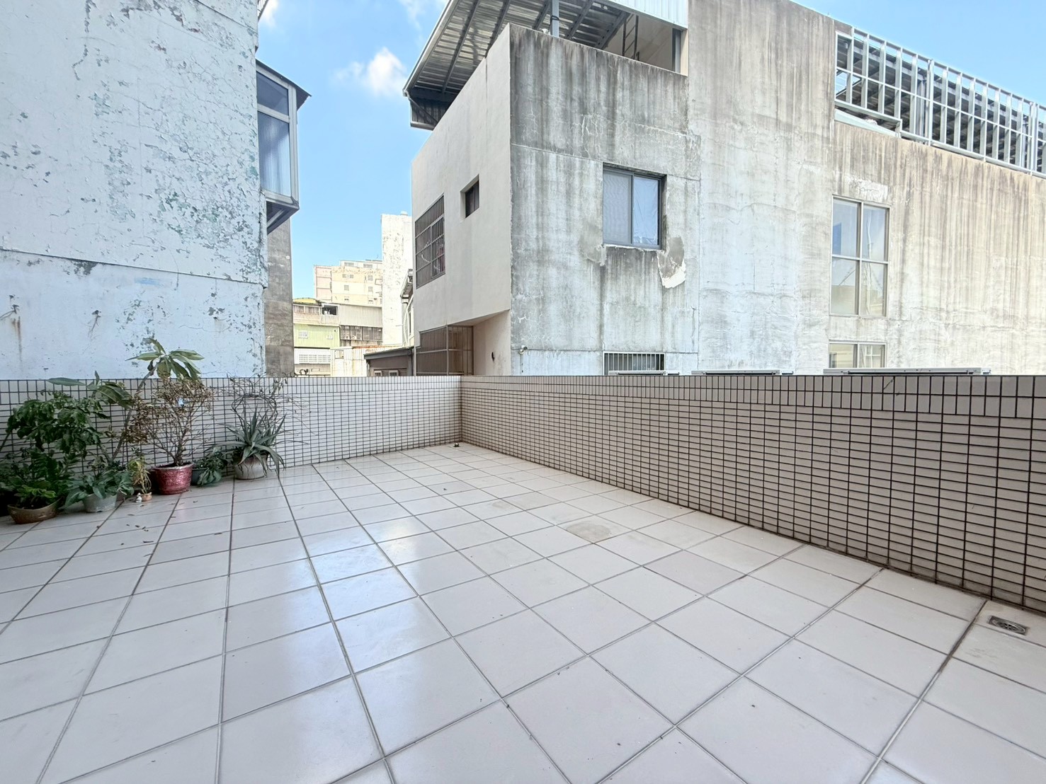 市區御寶3房平車華廈房屋室內格局與周邊環境