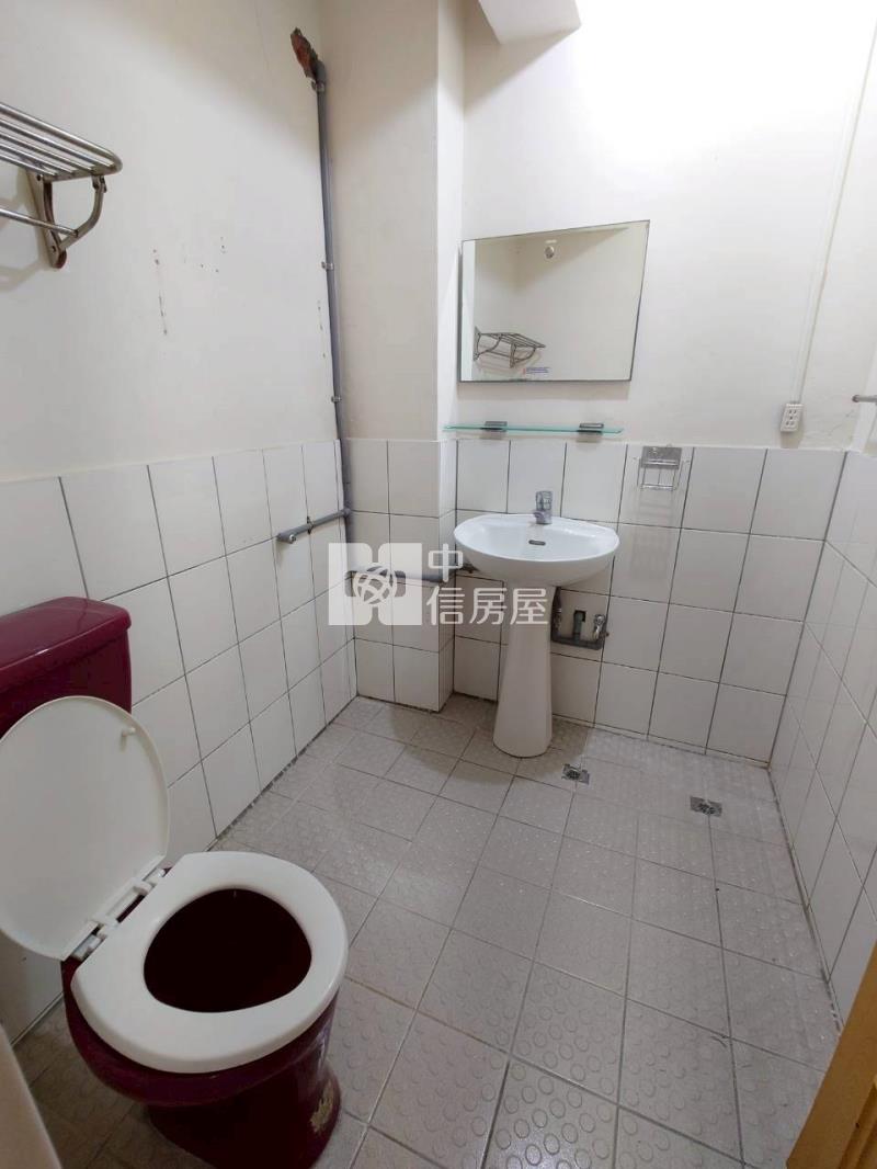 近體育園區透天房屋室內格局與周邊環境