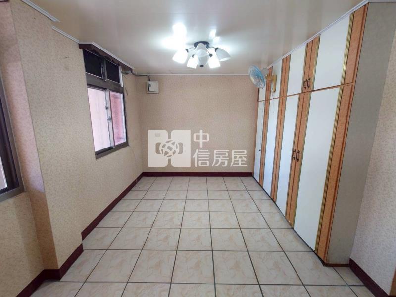 近體育園區透天房屋室內格局與周邊環境