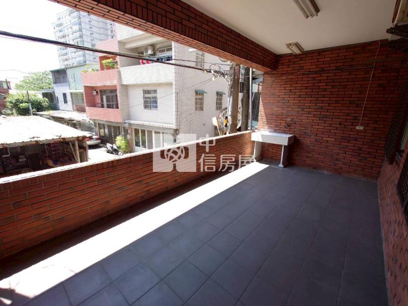 近體育園區透天房屋室內格局與周邊環境