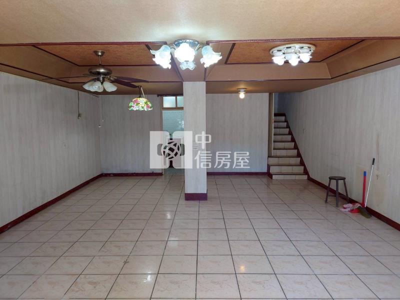 近體育園區透天房屋室內格局與周邊環境