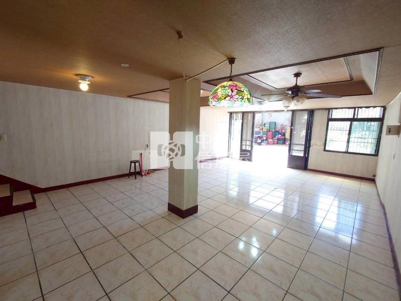 近體育園區透天房屋室內格局與周邊環境