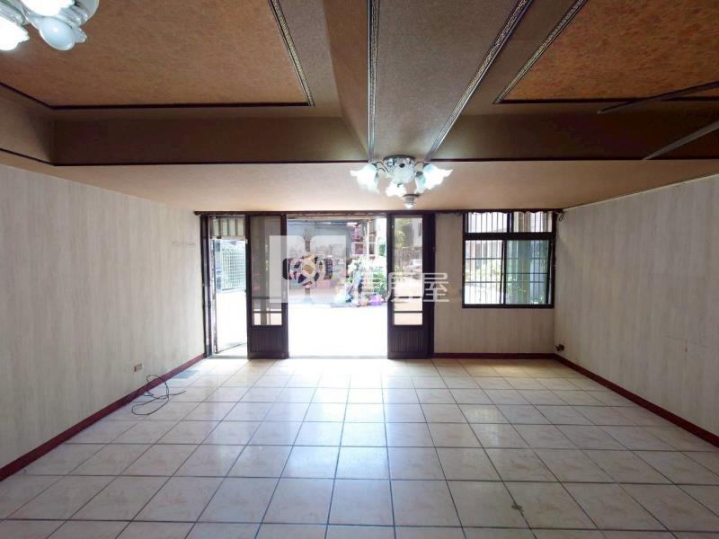 近體育園區透天房屋室內格局與周邊環境