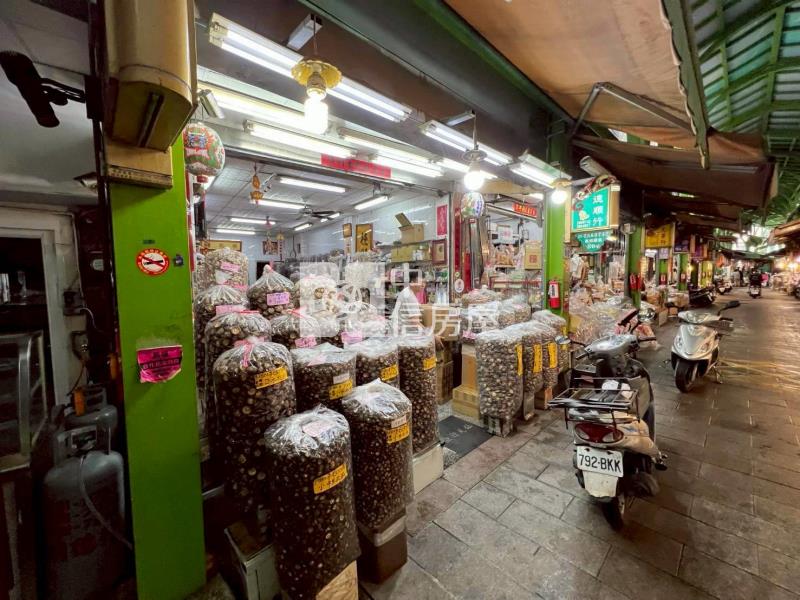 高雄三鳳中街商業用地房屋室內格局與周邊環境