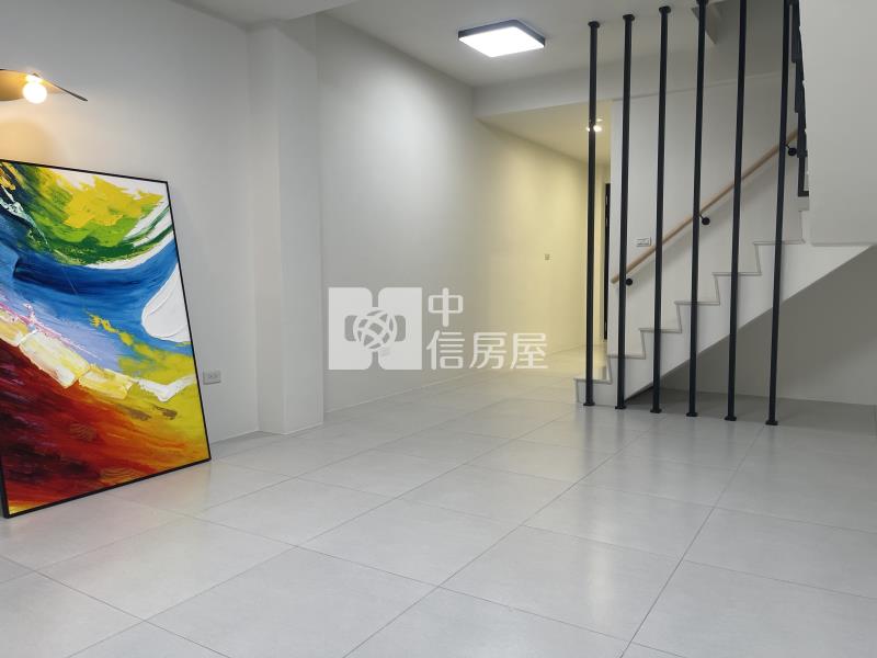 岡山空軍醫院車庫美透天房屋室內格局與周邊環境