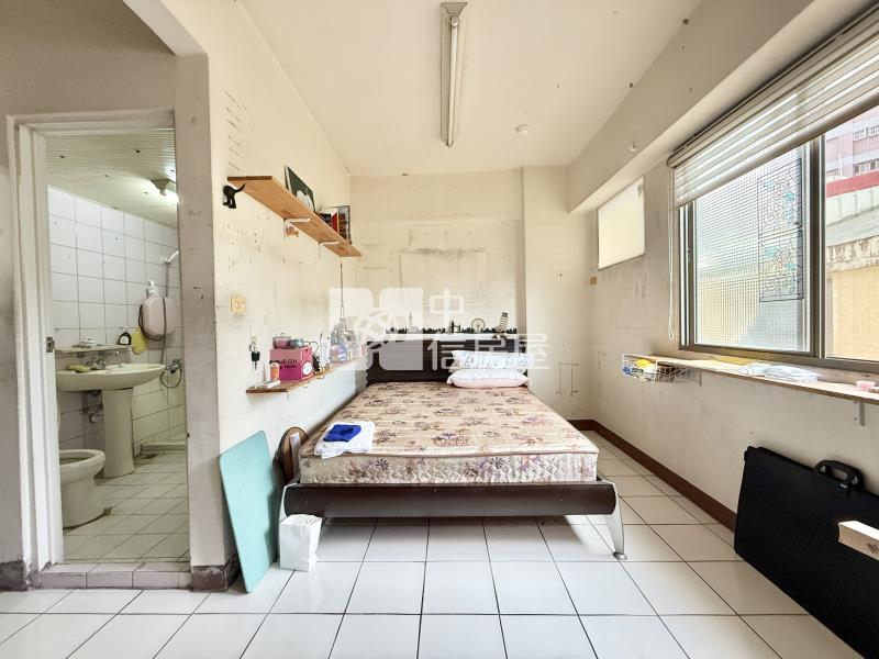 南屯捷運站2房2衛+平車房屋室內格局與周邊環境