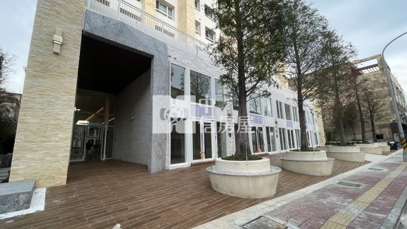 捷運藍線全新樓中樓4房房屋室內格局與周邊環境