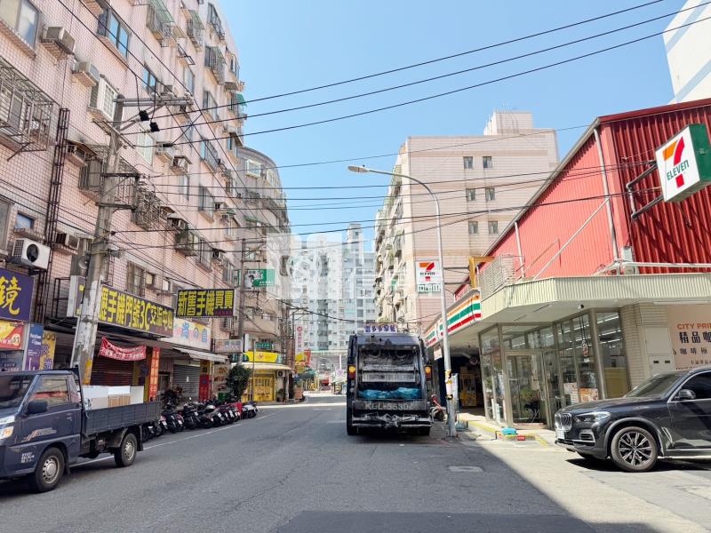 近SOGO忠福黃昏市場交流道旁4房+輪抽車位房屋室內格局與周邊環境