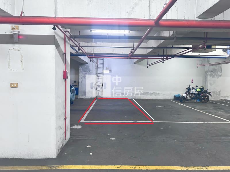 南區愛買旁三房平車(專任)房屋室內格局與周邊環境