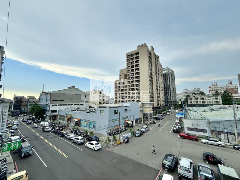 中興商圈入門大玄關視野無遮蔽｜低總價大3房直達車位房屋室內格局與周邊環境