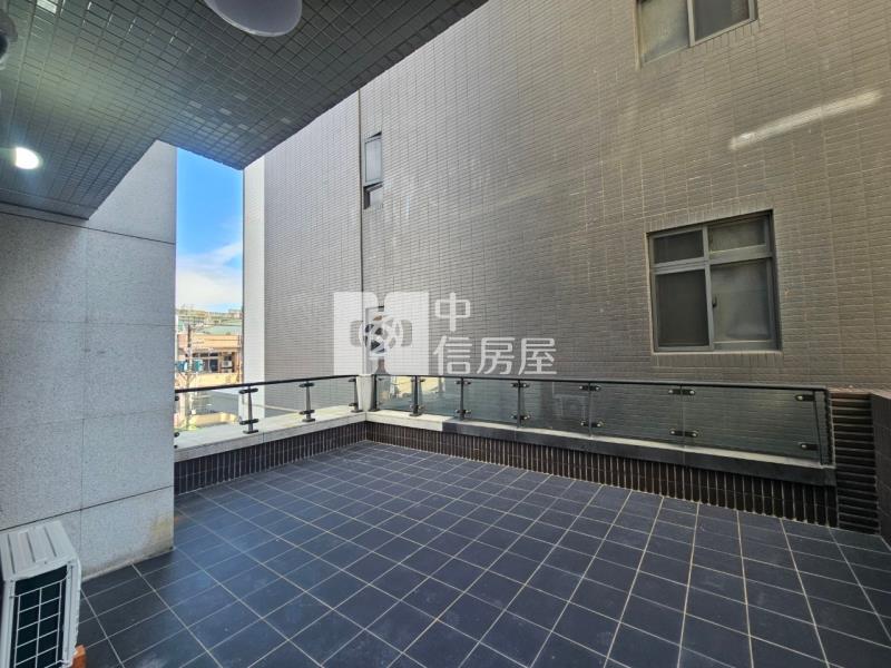 雲世代露台2房車房屋室內格局與周邊環境