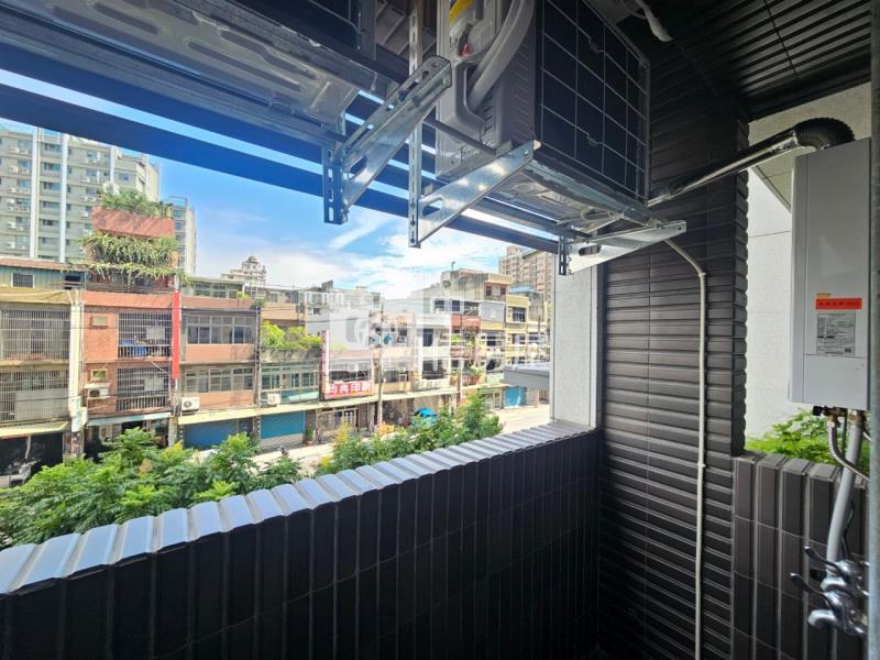 雲世代露台2房車房屋室內格局與周邊環境
