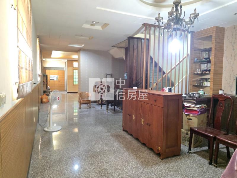 【奔馳】福山街大地坪邊間透天房屋室內格局與周邊環境