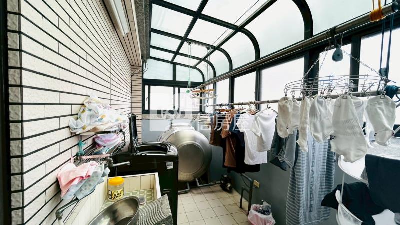 陳平一街雙透天面寬別墅房屋室內格局與周邊環境