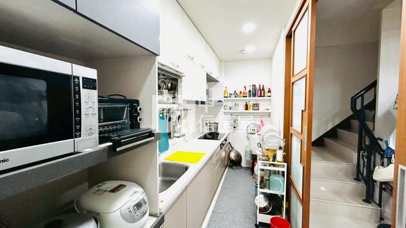 陳平一街雙透天面寬別墅房屋室內格局與周邊環境