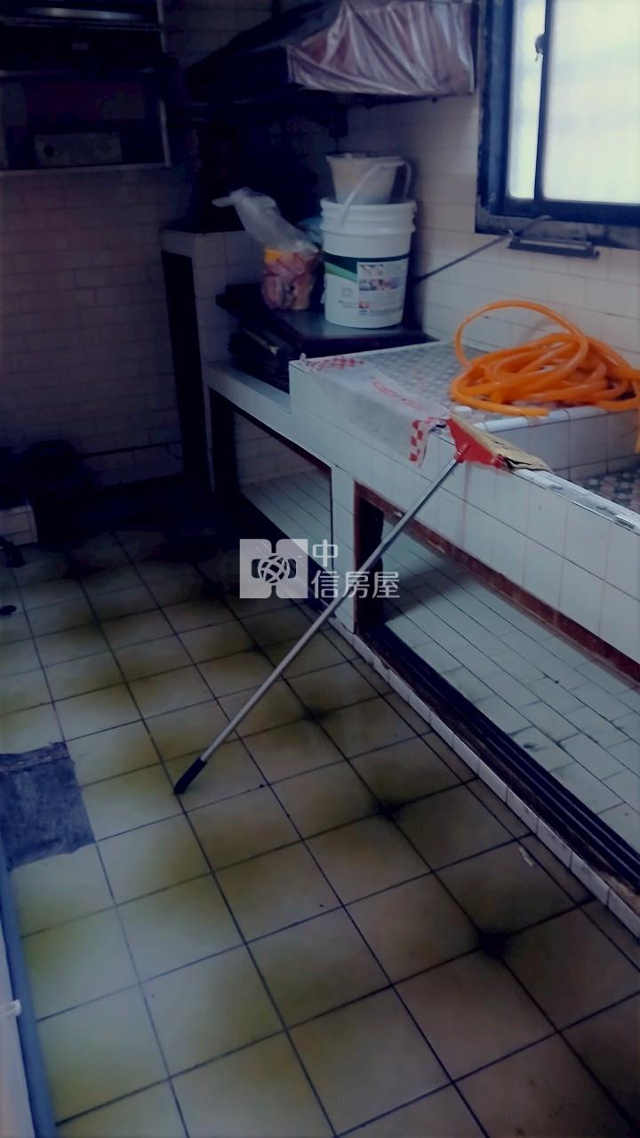 員林萬年路旁透天(有車位)房屋室內格局與周邊環境