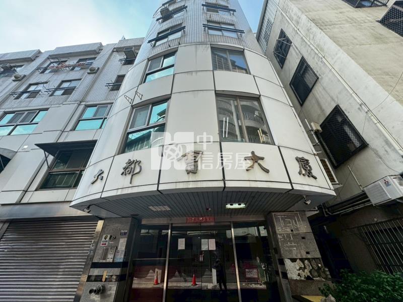 獨家！大都會大廈陽台電梯大套房房屋室內格局與周邊環境