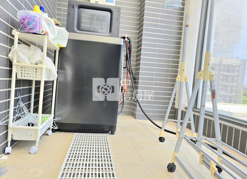 近水湳經貿臨路大面寬別墅房屋室內格局與周邊環境