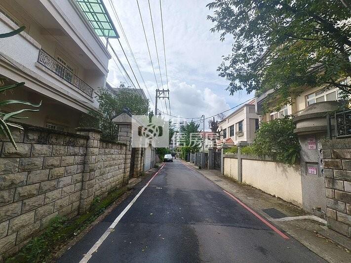 龍潭逸園雙車位整新透天房屋室內格局與周邊環境