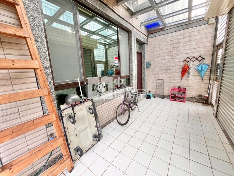 市區旁邊間前院停車美墅房屋室內格局與周邊環境